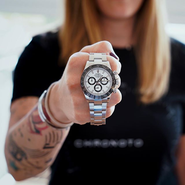 Chronoto T-Shirt im Hintergrund, Rolex im Vordergrund